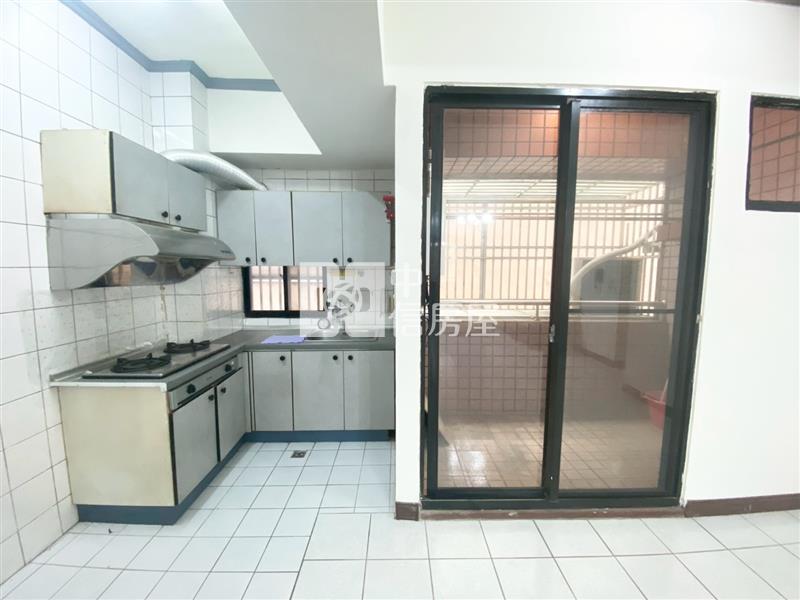 永正天下三房車位房屋室內格局與周邊環境