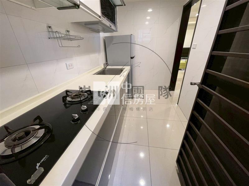 智富城高樓層景觀２房車房屋室內格局與周邊環境