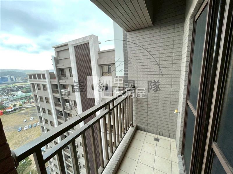 智富城高樓層景觀２房車房屋室內格局與周邊環境