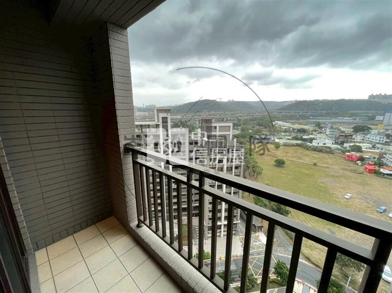 智富城高樓層景觀２房車房屋室內格局與周邊環境