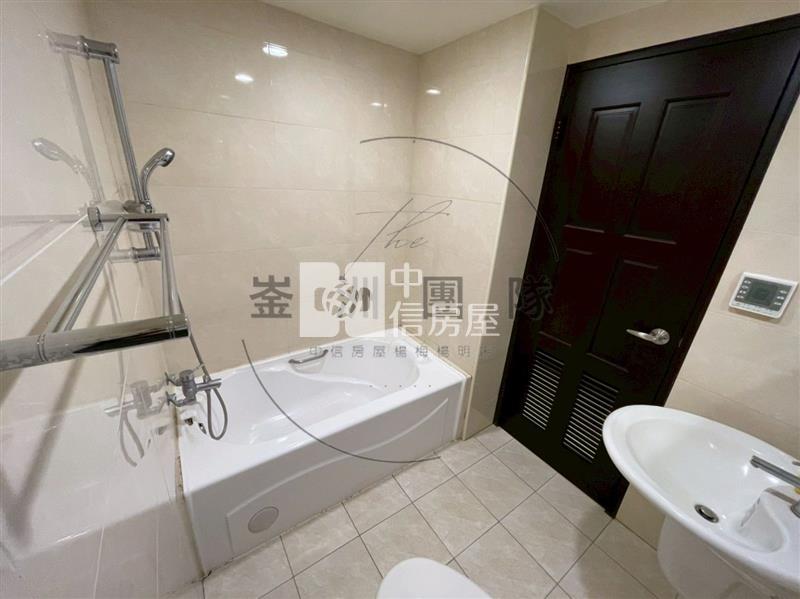 智富城高樓層景觀２房車房屋室內格局與周邊環境