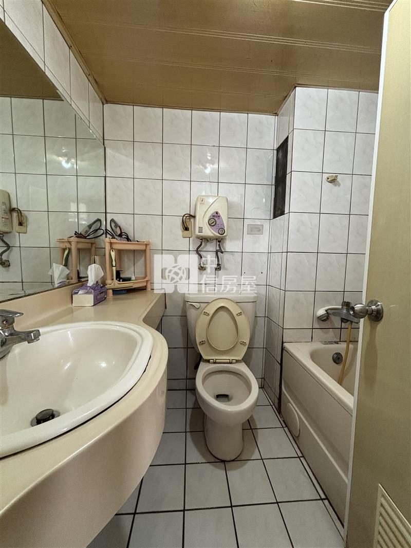 民族路旁-優質電梯套房房屋室內格局與周邊環境