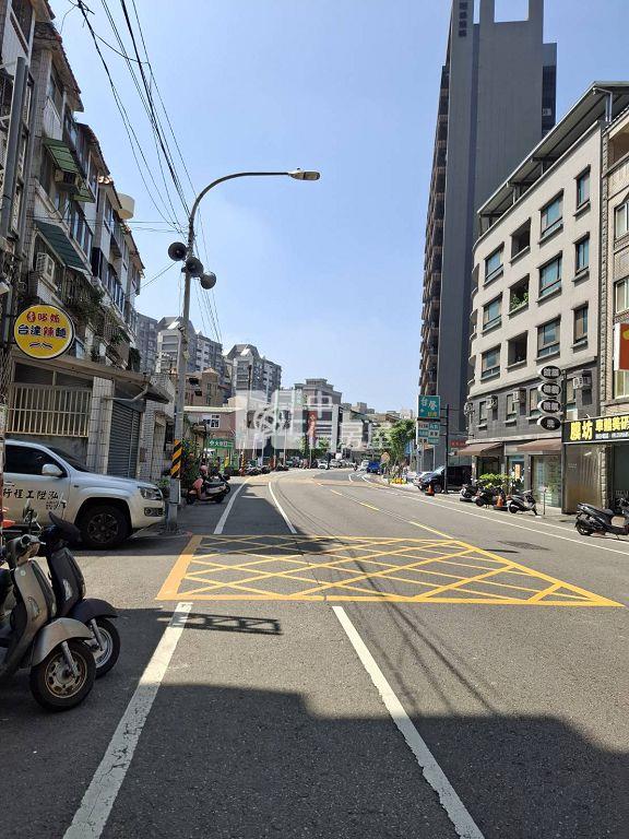 內壢火車站重疊別墅一,二樓(中信卓越團隊)房屋室內格局與周邊環境