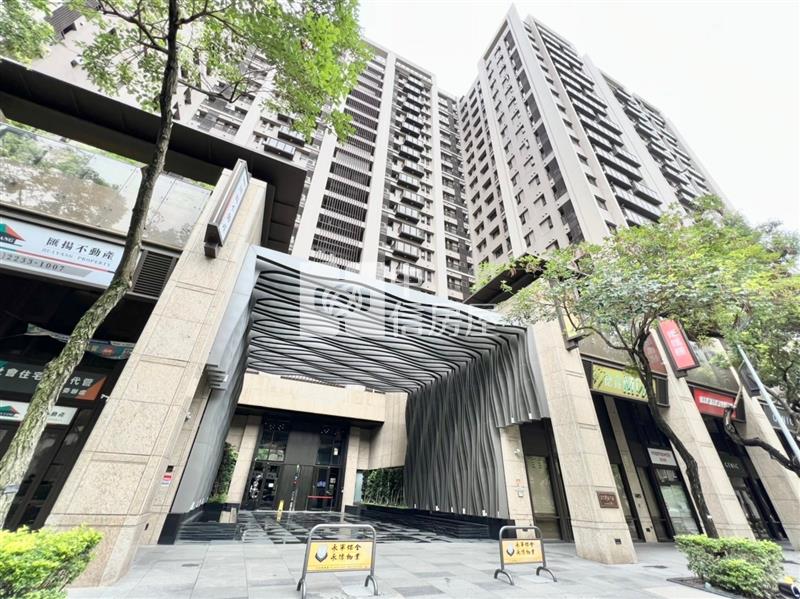 巴黎第六區二房二衛+車位房屋室內格局與周邊環境