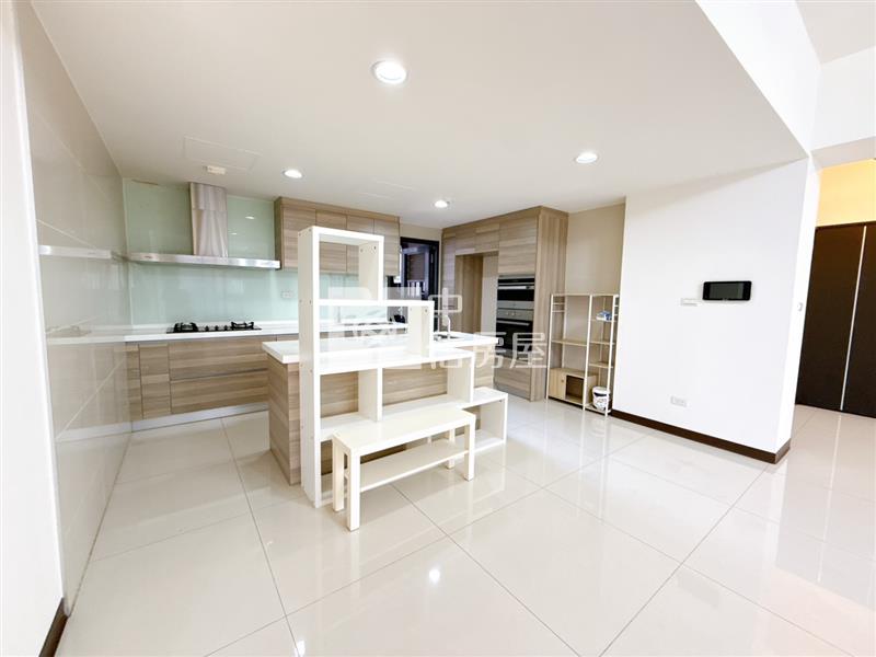 青埔A19世界MRT3+1房雙主臥雙車位房屋室內格局與周邊環境