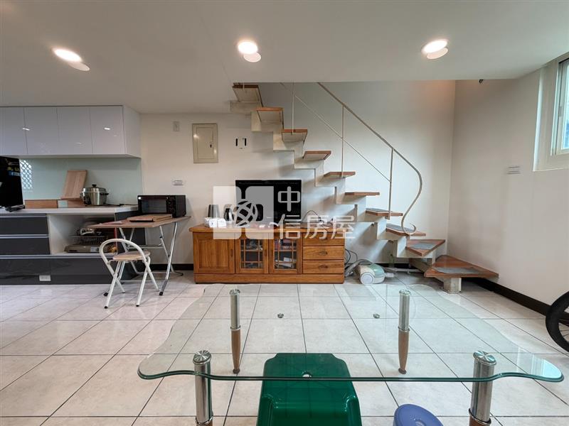 獨家！羅傑摩爾Ｂ區低總價高樓車房屋室內格局與周邊環境