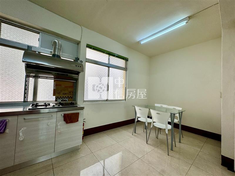 立人高中大室內免整理三樓公寓房屋室內格局與周邊環境