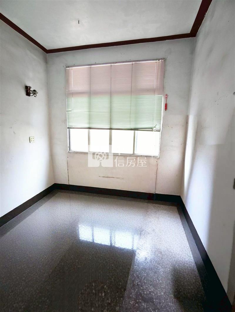 麻豆興國路39大地坪庭院車庫透天房屋室內格局與周邊環境