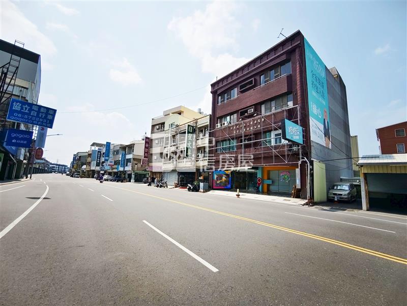 麻豆興國路39大地坪庭院車庫透天房屋室內格局與周邊環境