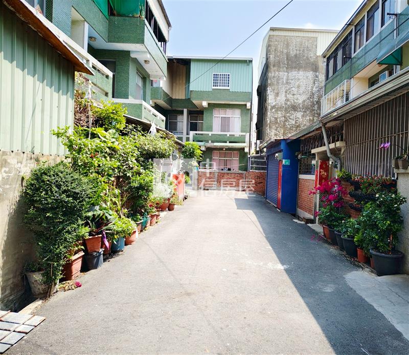 麻豆興國路39大地坪庭院車庫透天房屋室內格局與周邊環境