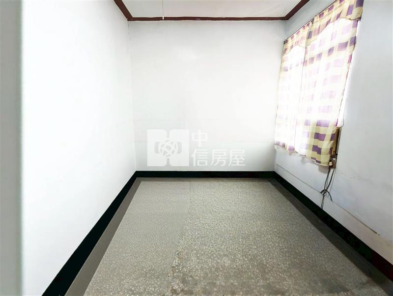 麻豆興國路39大地坪庭院車庫透天房屋室內格局與周邊環境