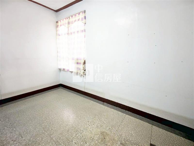 麻豆興國路39大地坪庭院車庫透天房屋室內格局與周邊環境