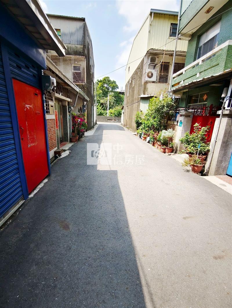 麻豆興國路39大地坪庭院車庫透天房屋室內格局與周邊環境