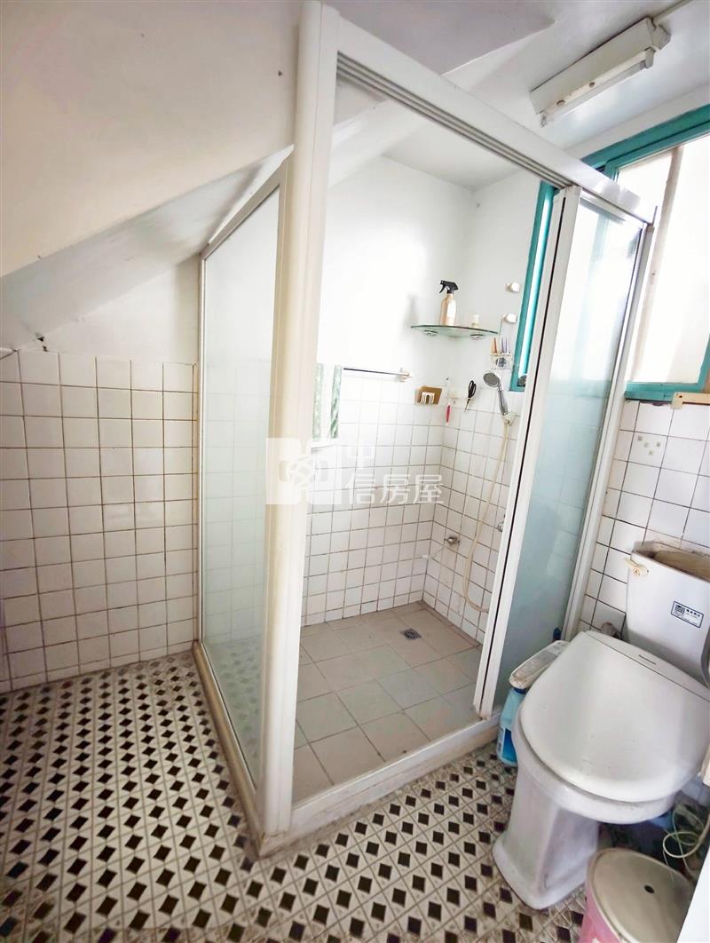 麻豆興國路39大地坪庭院車庫透天房屋室內格局與周邊環境