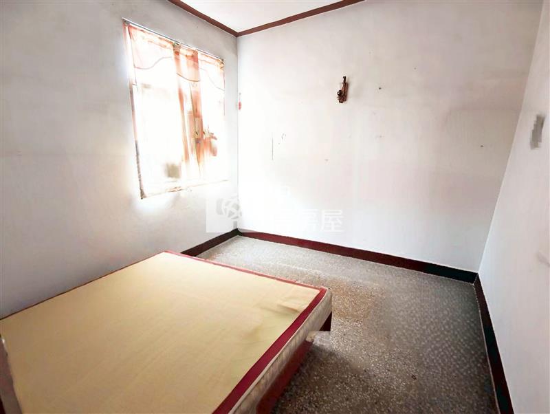 麻豆興國路39大地坪庭院車庫透天房屋室內格局與周邊環境