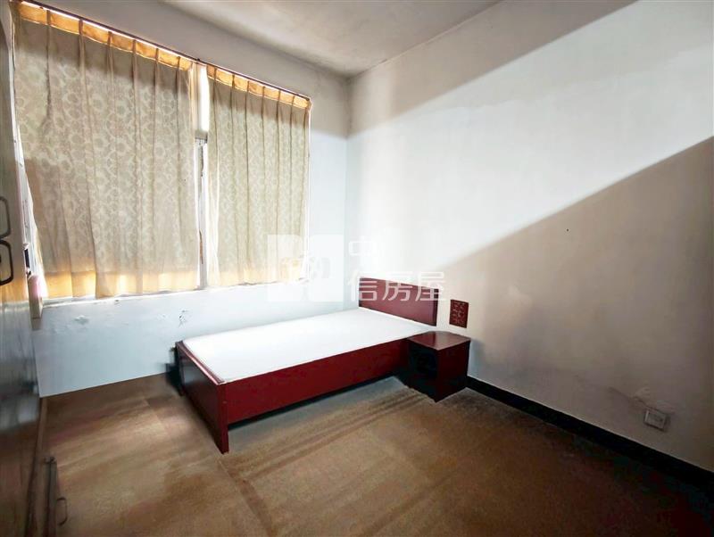 麻豆興國路39大地坪庭院車庫透天房屋室內格局與周邊環境