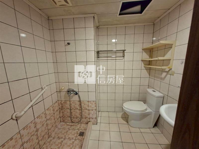 A21捷運旁宏國新城電梯3房房屋室內格局與周邊環境