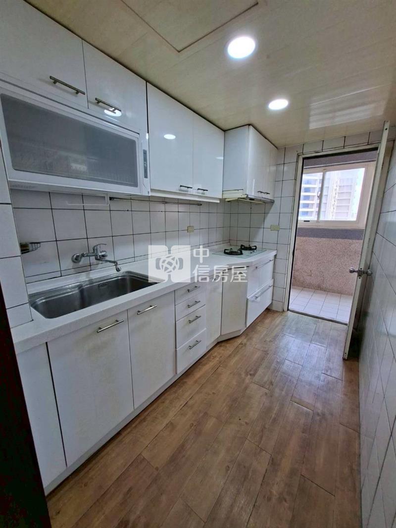 A21捷運旁宏國新城電梯3房房屋室內格局與周邊環境