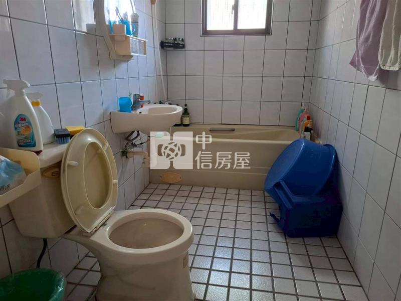 仁德中正路二段大地坪透天店面房屋室內格局與周邊環境