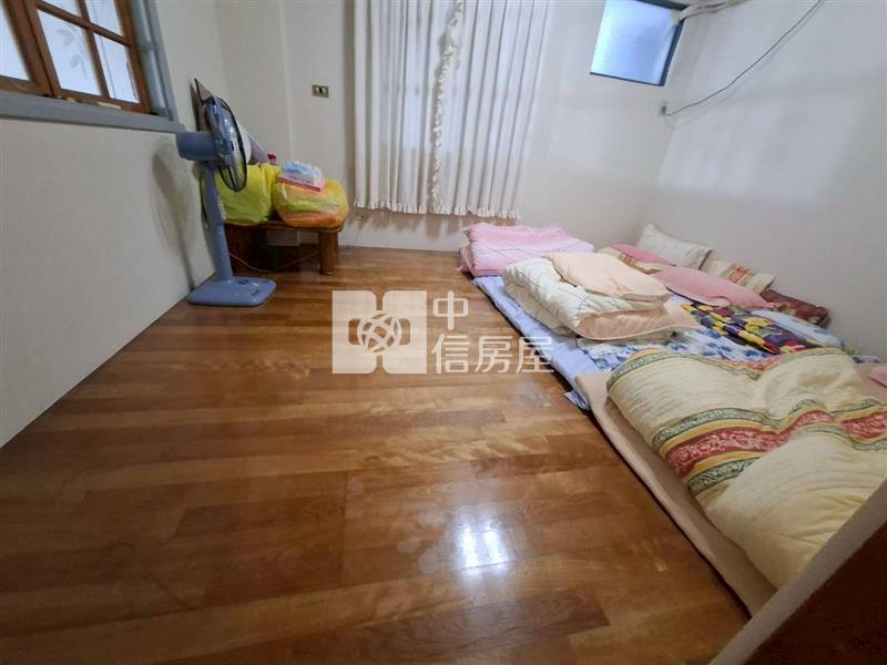 仁德中正路二段大地坪透天店面房屋室內格局與周邊環境