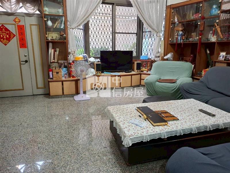 仁德中正路二段大地坪透天店面房屋室內格局與周邊環境