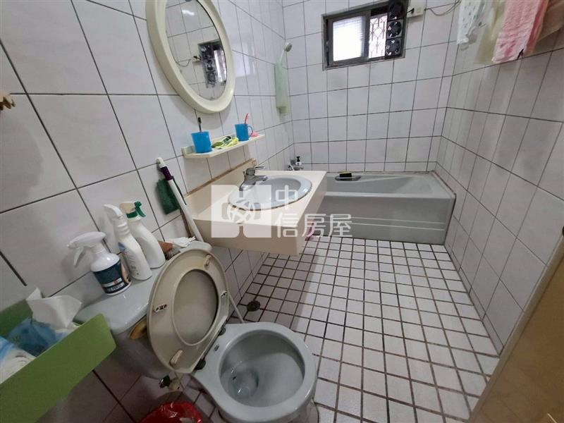 仁德中正路二段大地坪透天店面房屋室內格局與周邊環境