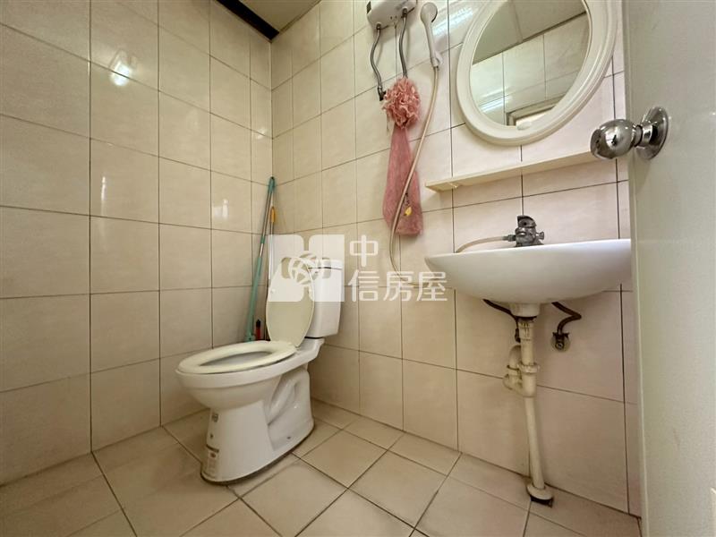 正台灣大道20米路商業區買地送屋房屋室內格局與周邊環境