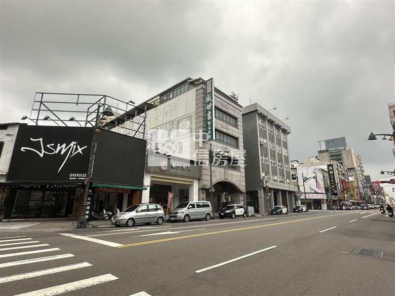 正台灣大道20米路商業區買地送屋房屋室內格局與周邊環境