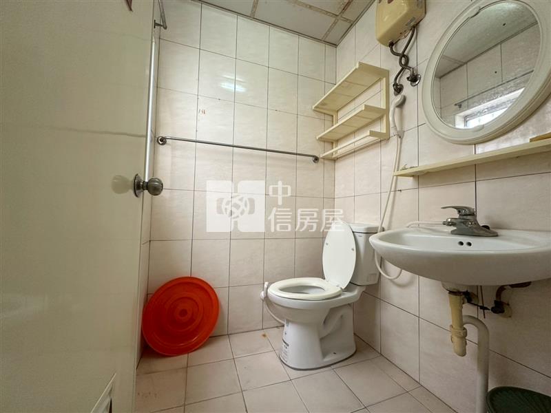 正台灣大道20米路商業區買地送屋房屋室內格局與周邊環境