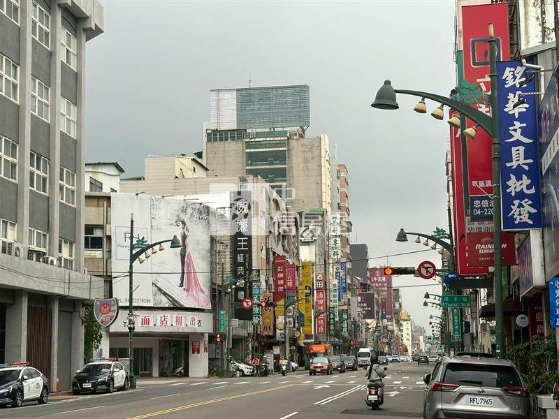 正台灣大道20米路商業區買地送屋房屋室內格局與周邊環境