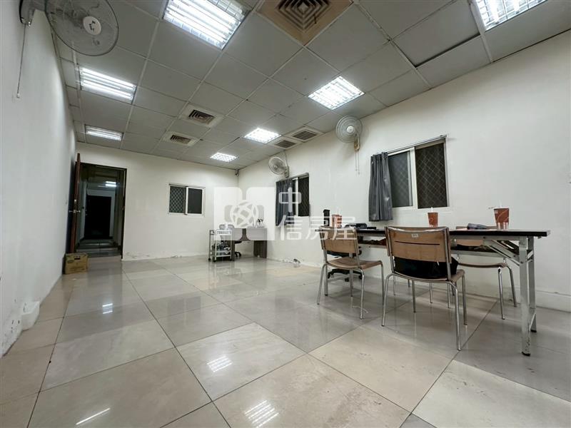 正台灣大道20米路商業區買地送屋房屋室內格局與周邊環境