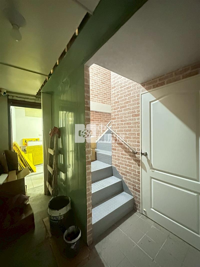 正台灣大道20米路商業區買地送屋房屋室內格局與周邊環境