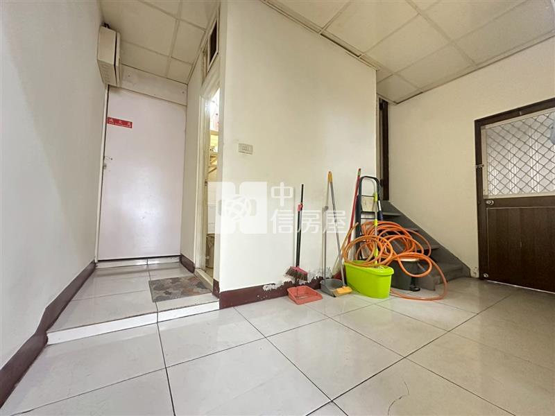 正台灣大道20米路商業區買地送屋房屋室內格局與周邊環境