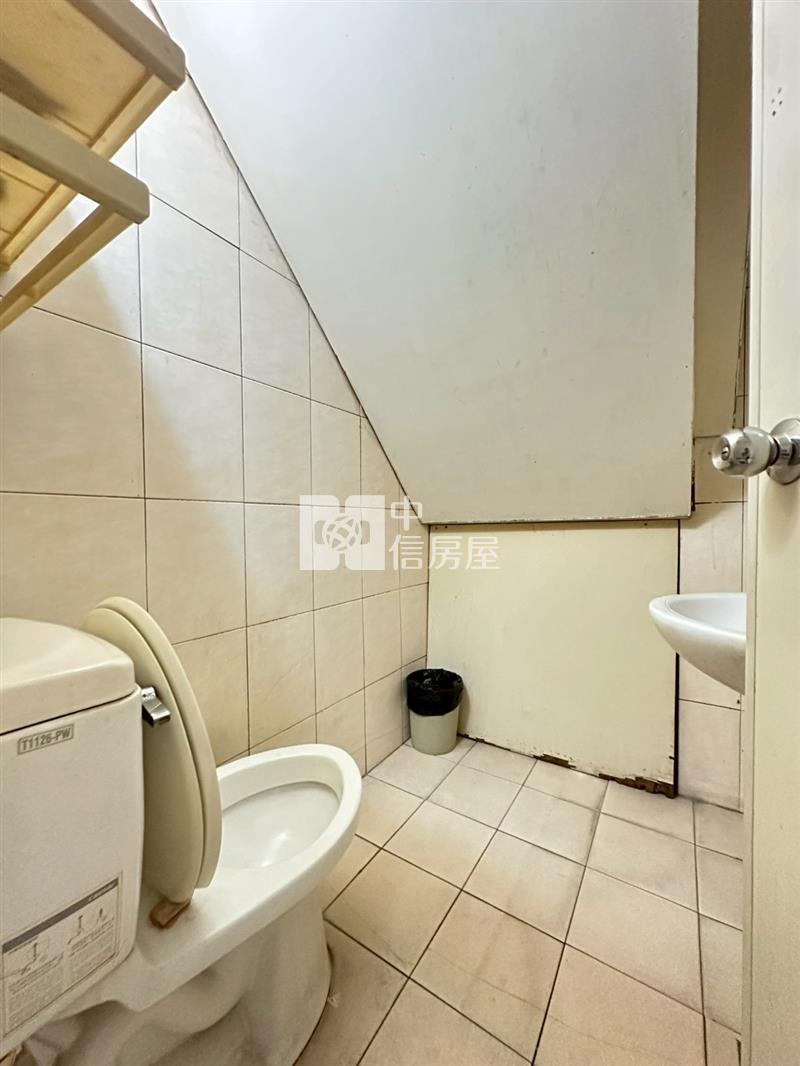 正台灣大道20米路商業區買地送屋房屋室內格局與周邊環境