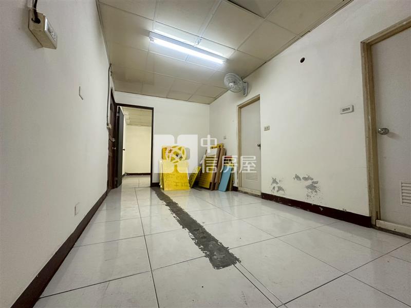 正台灣大道20米路商業區買地送屋房屋室內格局與周邊環境