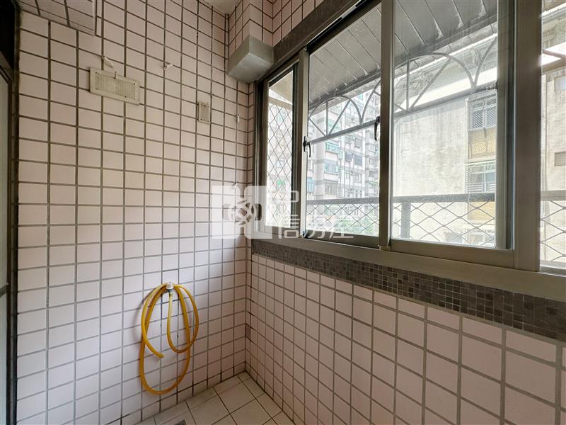 文化復旦商圈.近交流道大四房車房屋室內格局與周邊環境