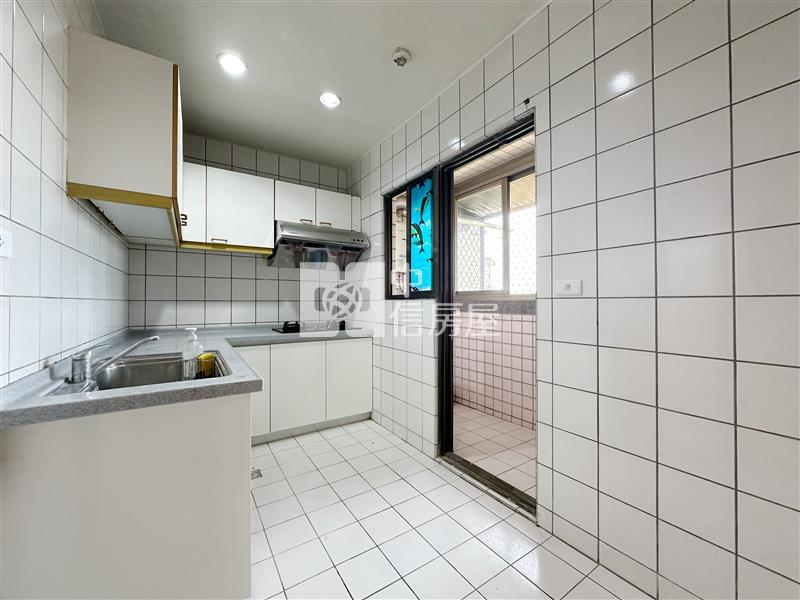 文化復旦商圈.近交流道大四房車房屋室內格局與周邊環境