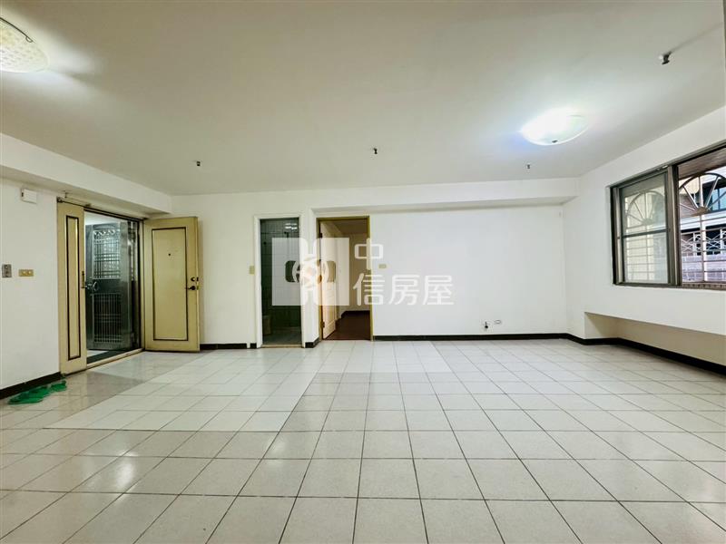 大俊國朝南三房雙車位房屋室內格局與周邊環境