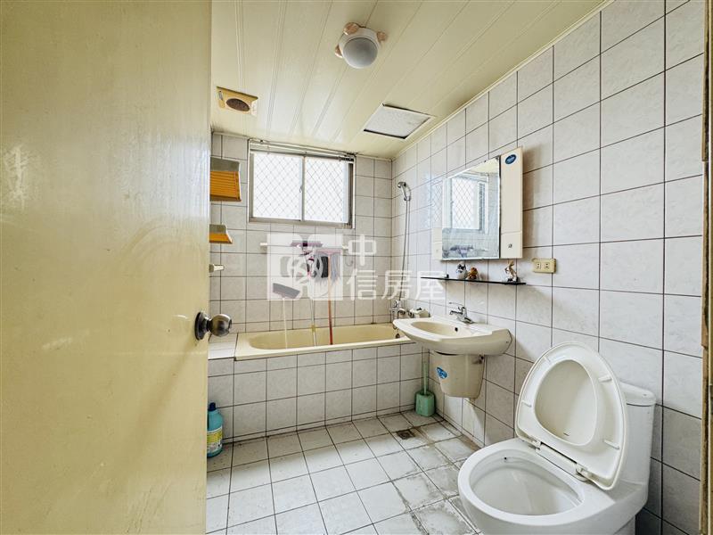 獨家!南區近中山醫大安名流大廈四房附車房屋室內格局與周邊環境