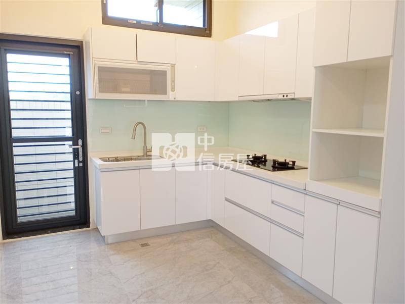 (帝寶傳家)清水帝寶傳家社區雙車透天-A8房屋室內格局與周邊環境