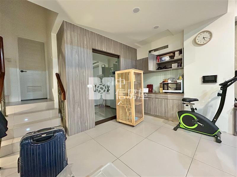 7年屋雙車精裝美墅房屋室內格局與周邊環境