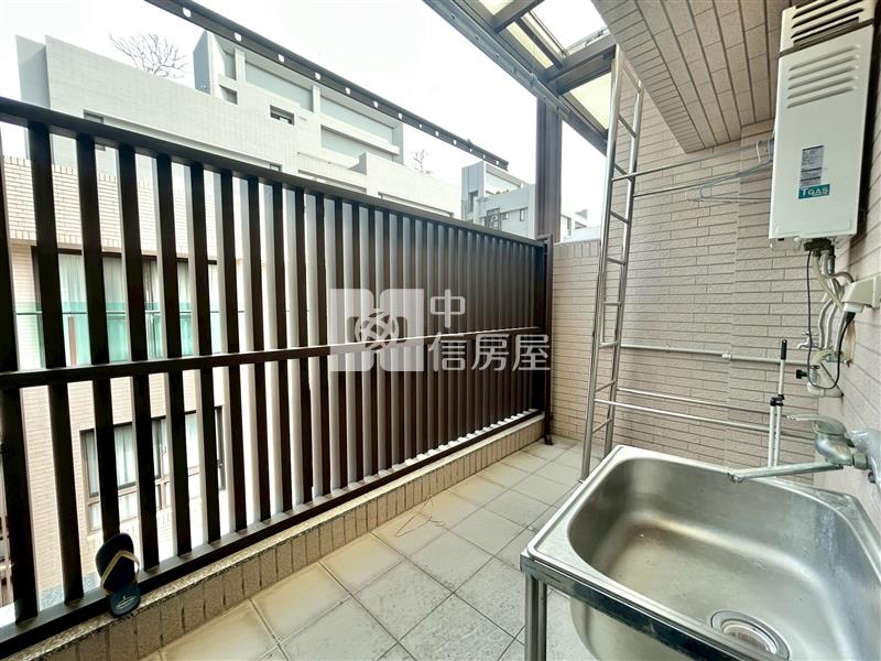 7年屋雙車精裝美墅房屋室內格局與周邊環境