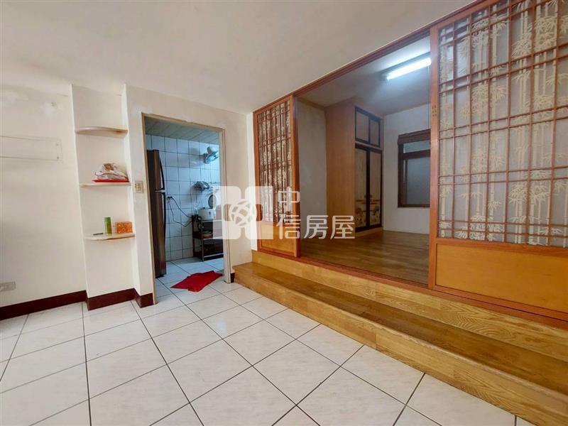 (專)體育園區旁大坪數三房+平車房屋室內格局與周邊環境