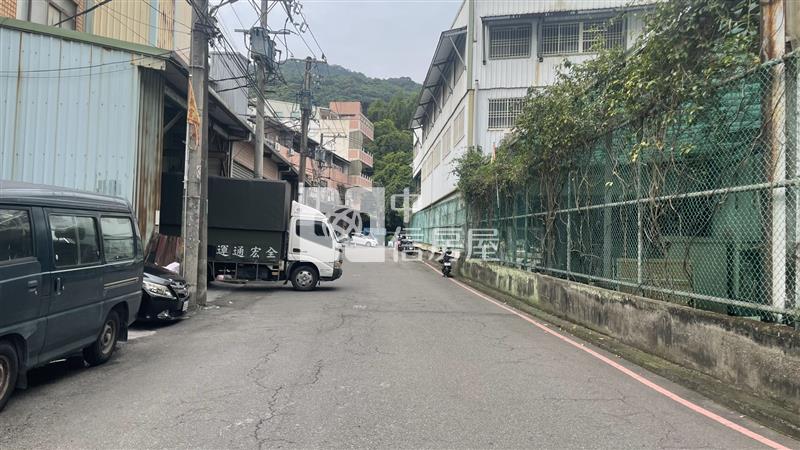 龜山區龍校街~邊間大面寬~廠房房屋室內格局與周邊環境