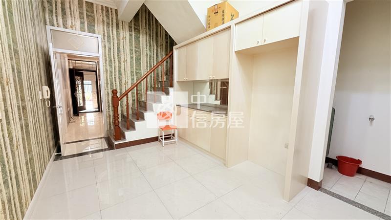 萬丹市中心雙車別墅房屋室內格局與周邊環境