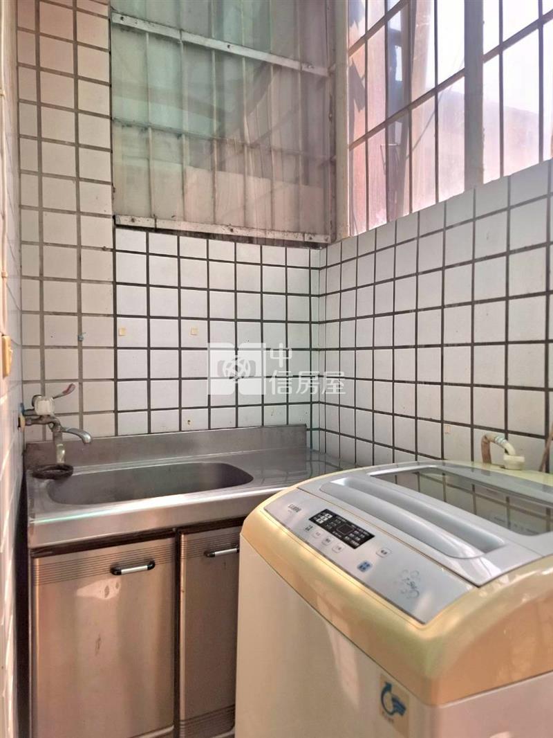 (專)東區超夯1F邊間有庭院套房+車位房屋室內格局與周邊環境