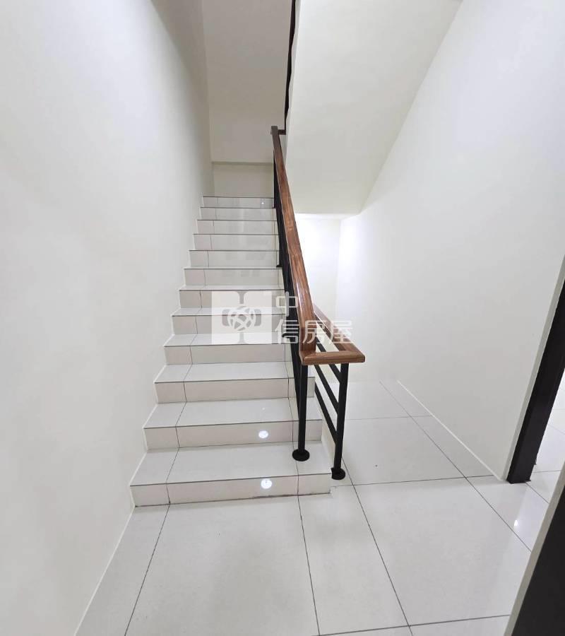 楊梅幼獅工業區【高榮國小】全棟整新美透天房屋室內格局與周邊環境