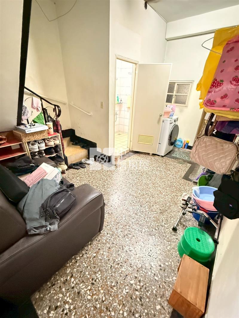 崇倫國中豐富公園低總價活路透天房屋室內格局與周邊環境