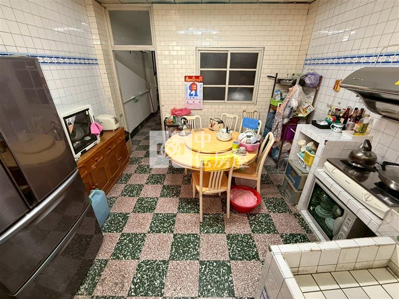 崇倫國中豐富公園低總價活路透天房屋室內格局與周邊環境