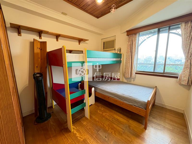 綠園道270度無敵視野景觀四房獨立平車房屋室內格局與周邊環境